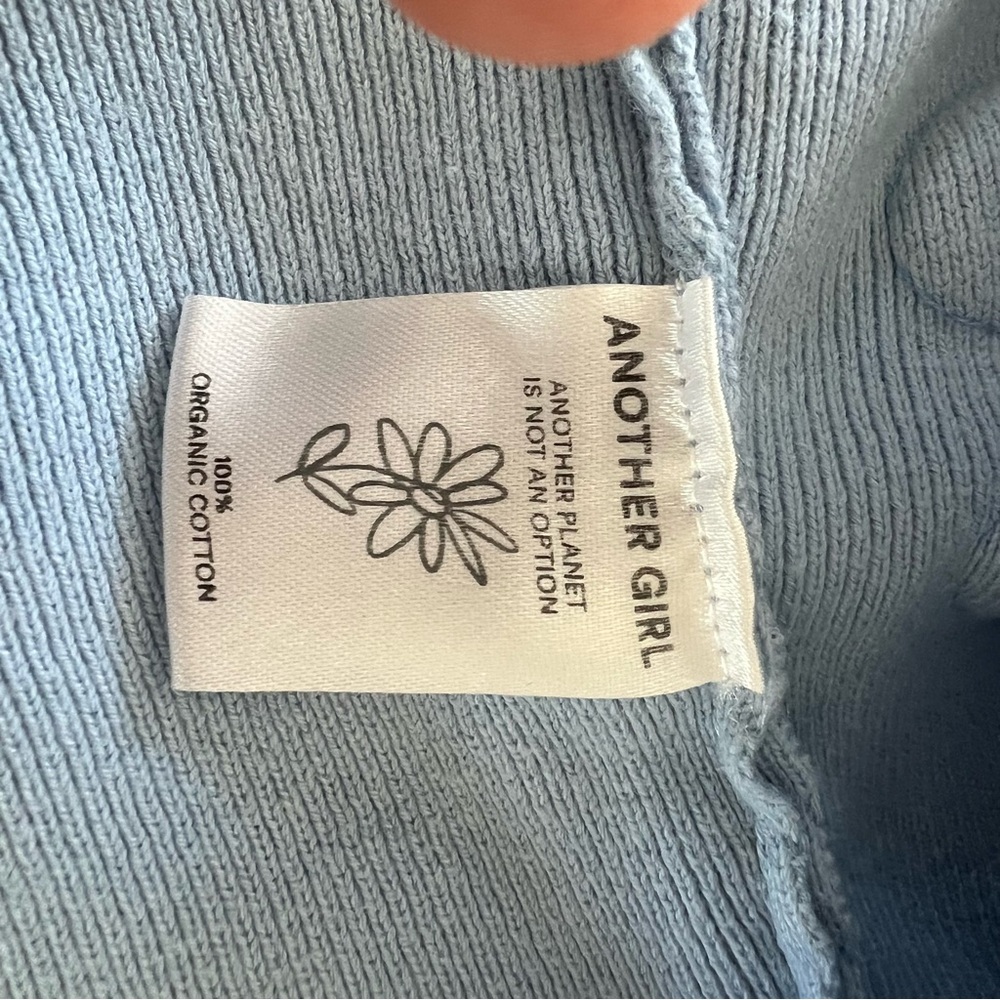 Embroidered Halter Top size S blue cropped silhouette back tie closure - Picture 10 of 10